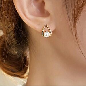 1pair Simple And Versatile Pearl Earrings With Unique Design,
